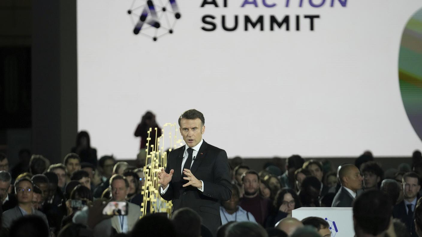 Emmanuel Macron parla al Artificial Intelligence Action Summit