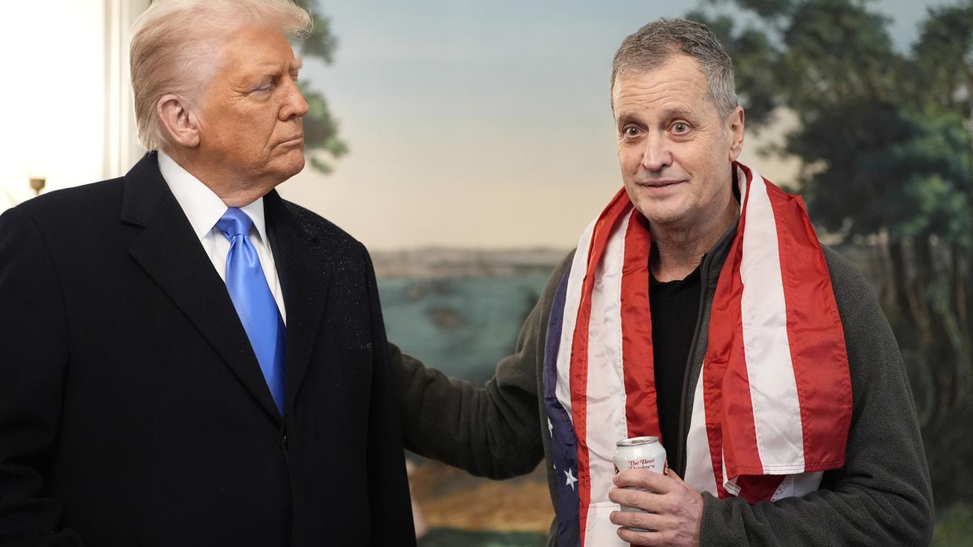 Donald Trump insieme a Marc Fogel appena rientrato dalla prigionia in Russia