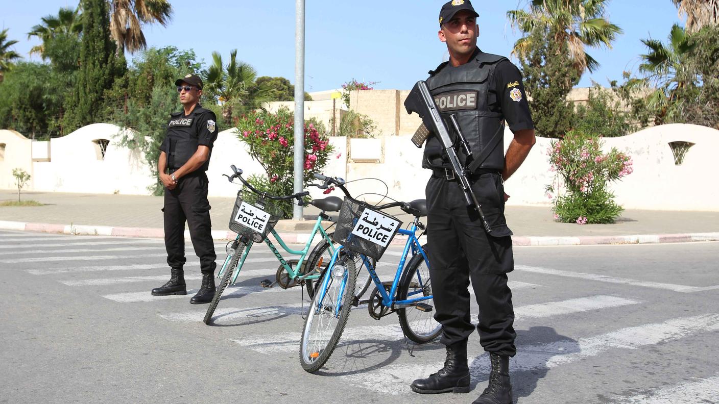 Il giovane era stato bloccato dagli agenti di Hammamet che hanno sedato la rissa