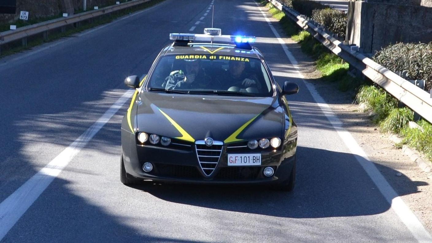 Il sequestro di merce contraffatta è stato compiuto dalla Guardia di Finanza