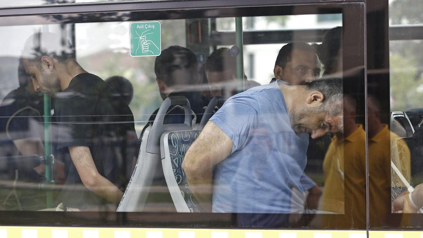 Nel mirino di Ankara sono finiti militari e funzionari statali