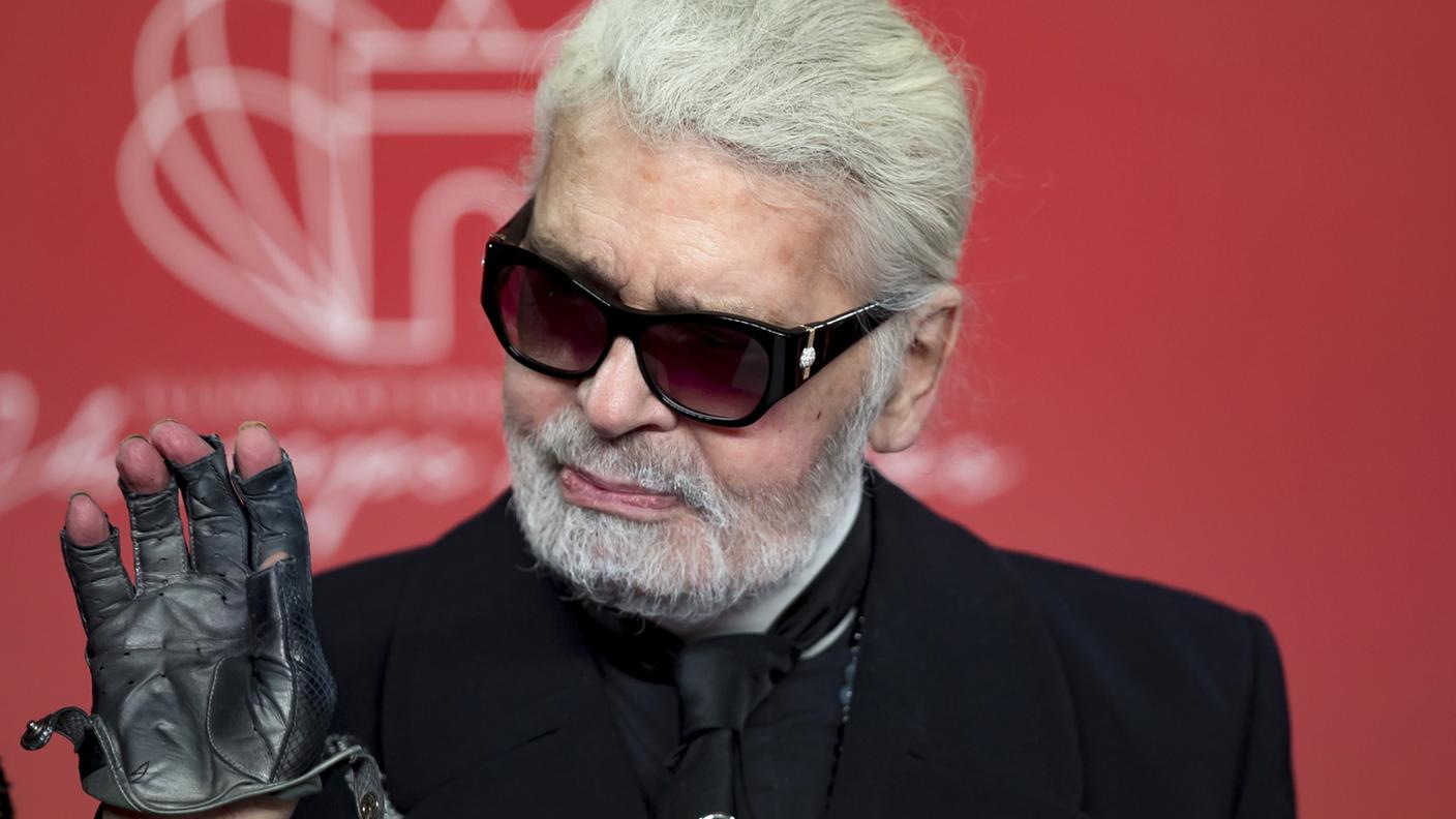 Una delle ultime apparizioni pubbliche di Karl Lagerfeld: nel novembre 2018 alla presentazione dell'illuminazione natalizia degli  Champs-Elysees