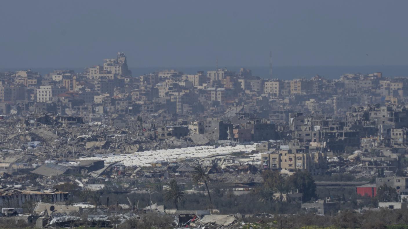 Tende tra le macerie di Gaza