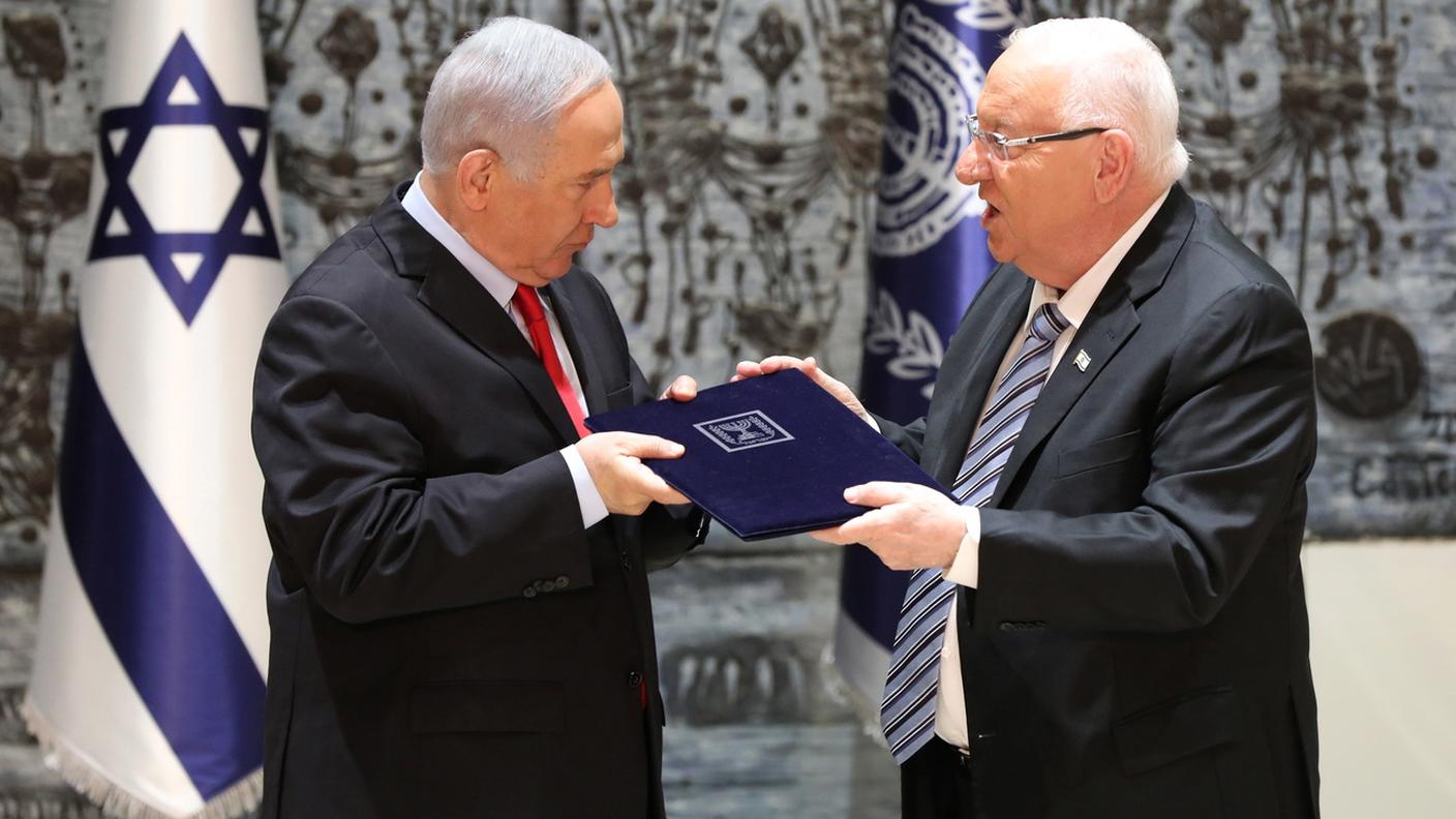 Il presidente Rivlin consegna il mandato