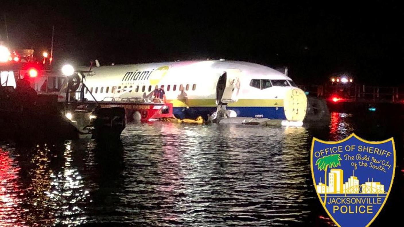 Il Boeing 737 nel St. Johns River in Florida