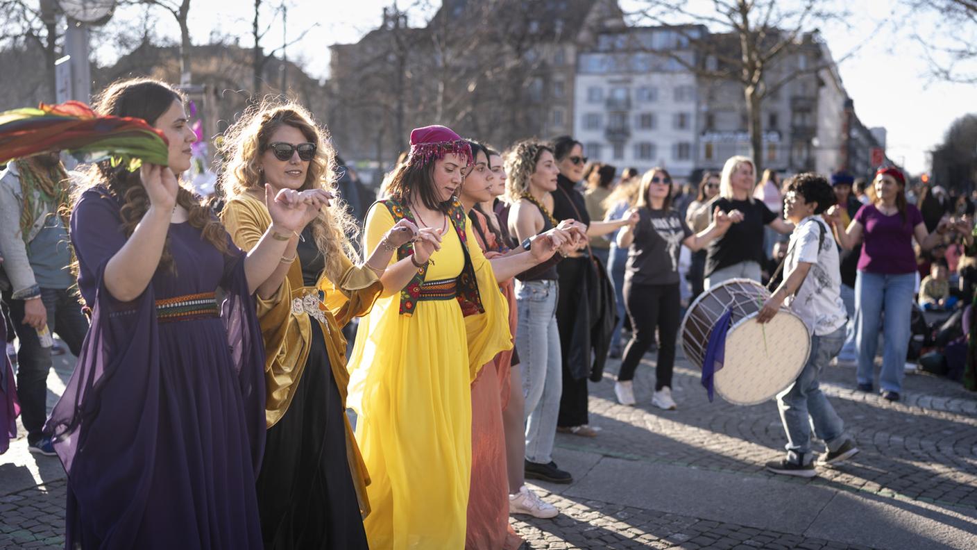 Alcune delle manifestanti scese in piazza a Zurigo