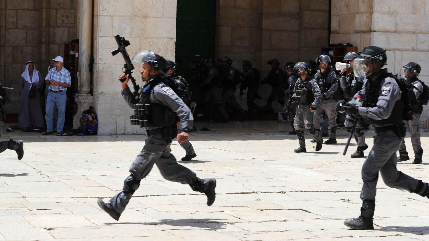 L'intervento della polizia israeliana domenica alla Spianata delle Moschee
