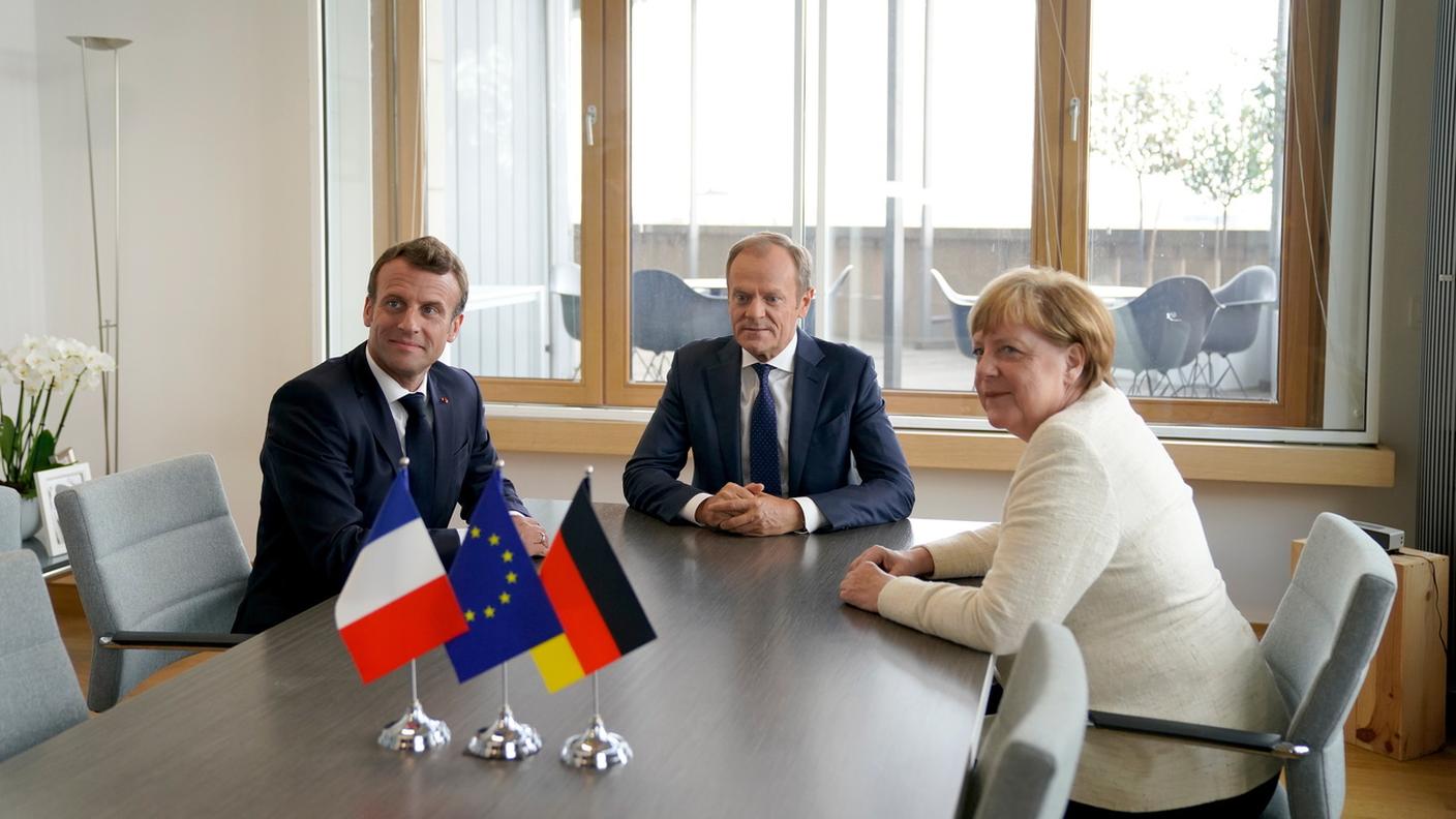 Il presidente francese Macron, il presidente del Consiglio europeo Tusk e la cancelliera tedesca Merkel