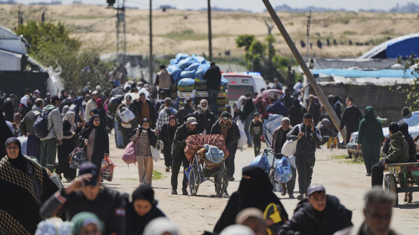 Palestinesi (di nuovo) in fuga da Rafah questa domenica