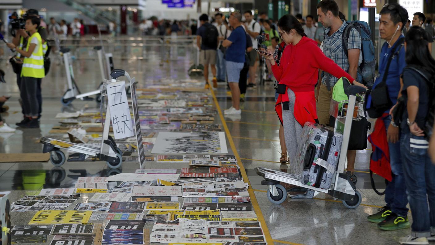 Stop alle manifestazioni allo scalo di Hong Kong