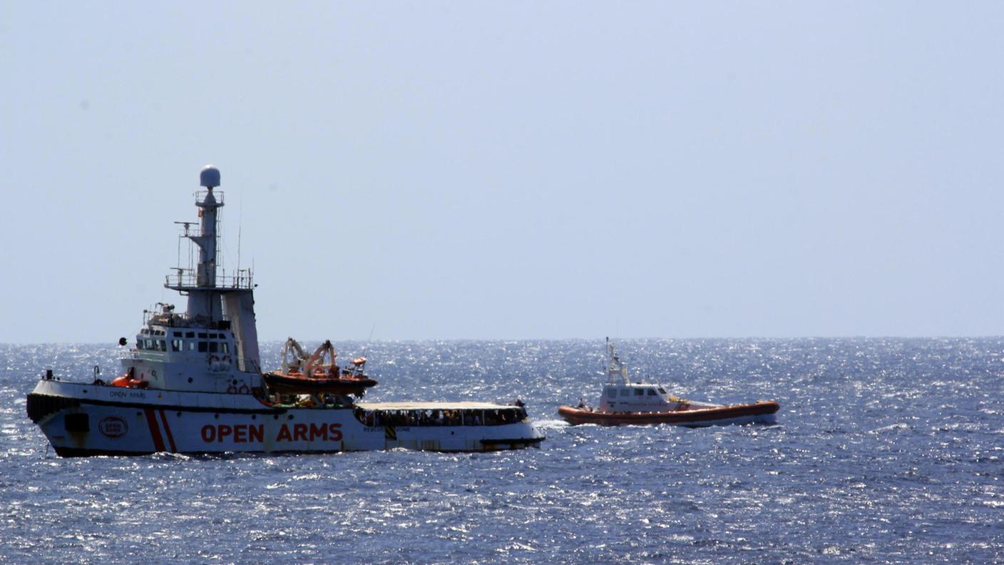 La nave umanitaria Open Arms alla fonda da due settimane. A bordo ancora 134 naufraghi