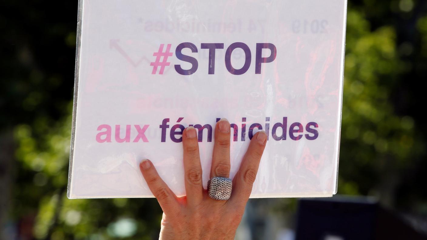 I femminicidi in Svizzera uccidono più donne di fumo e alcool