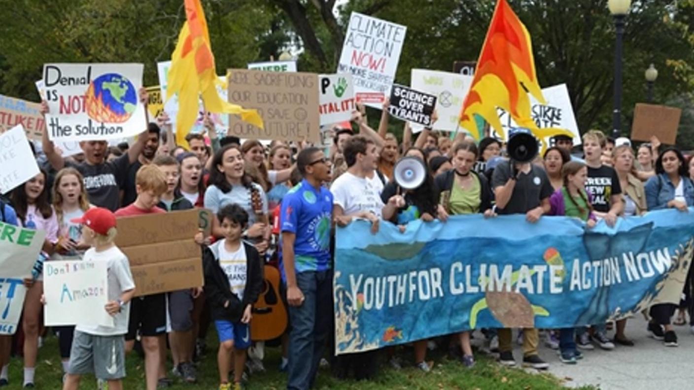 Venerdi scorso Claudia ha manifestato con un gruppo di studenti vicino alla Casa Bianca, a Washington. Con loro c'era la 16enne svedese Greta Thunberg