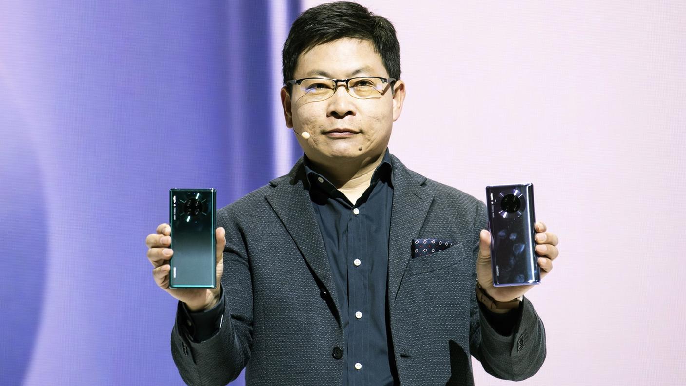 Richard Yu, CEO di Huawei, presenta i nuovi smartphone della casa cinese