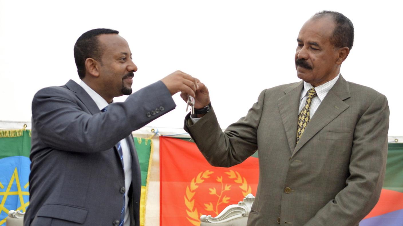 Abiy Ahmed Ali e il presidente eritreo Isaias Afwerki alla riapertura dell'ambasciata eritrea ad Addis Abeba nel 2018