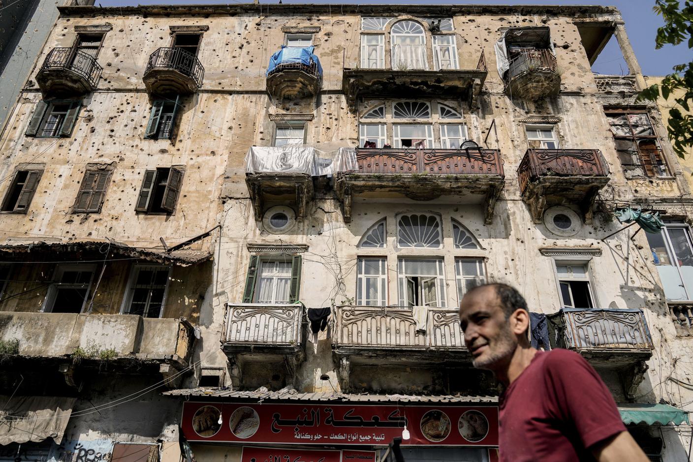 Un palazzo a Beirut che porta ancora i segni del conflitto