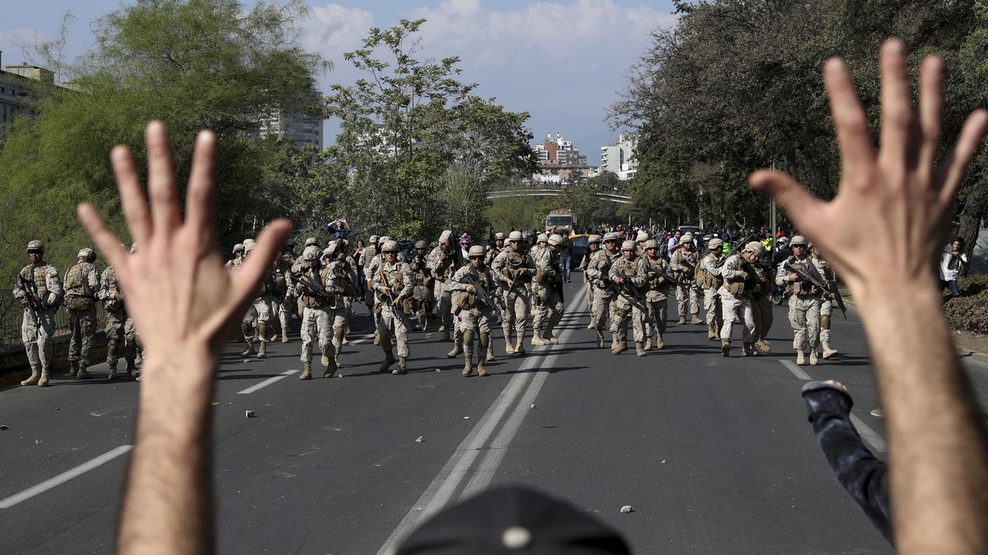 Esercito in azione contro i manifestanti