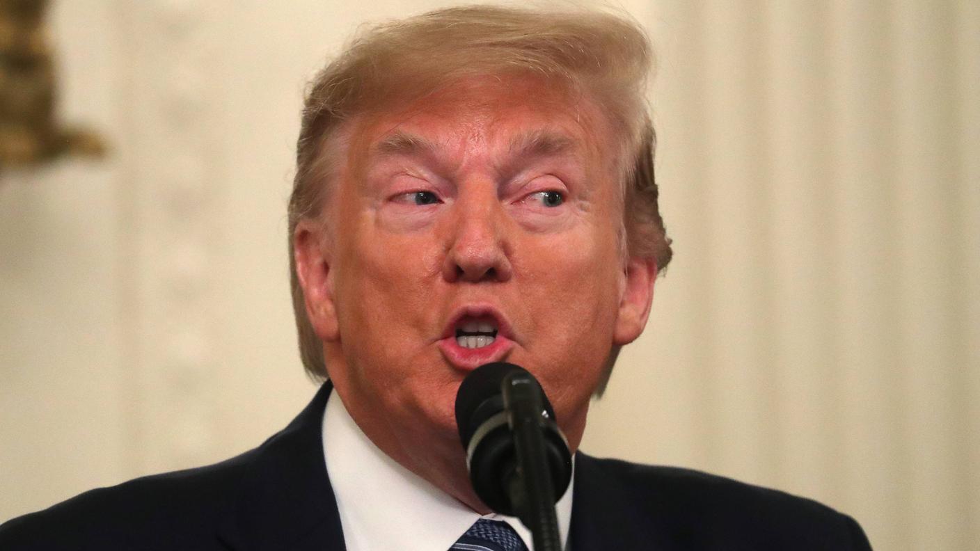 La sanzione da due milioni di dollari è l'ennesima tegola sulla testa di Donald Trump