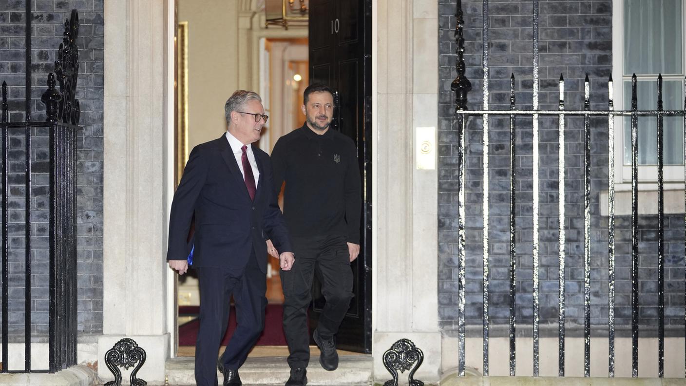 Il Presidente ucraino Volodymyr Zelenski, l'1 marzo 2025 a Londra con il Primo Ministro britannico Keir Starmer