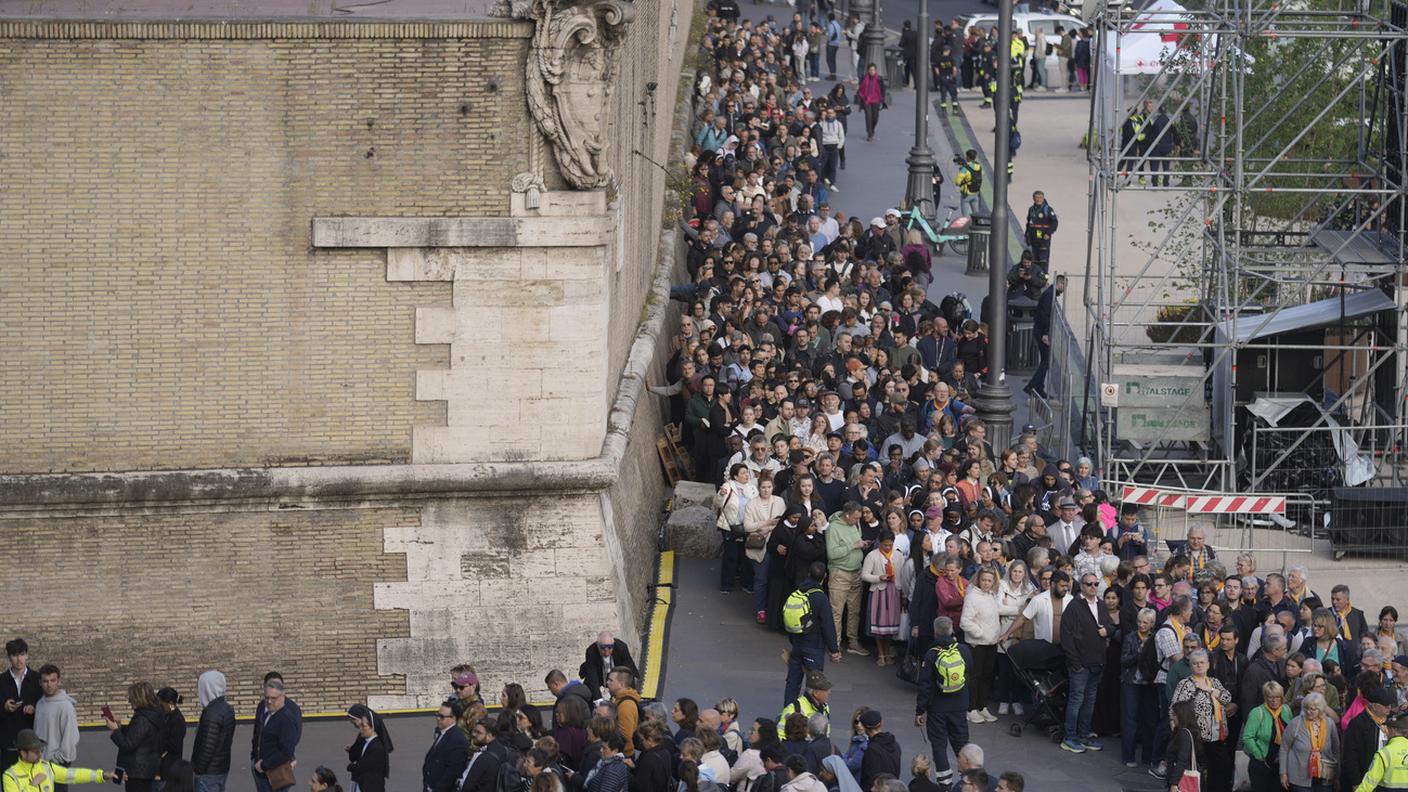 fila fedeli Papa Francesco