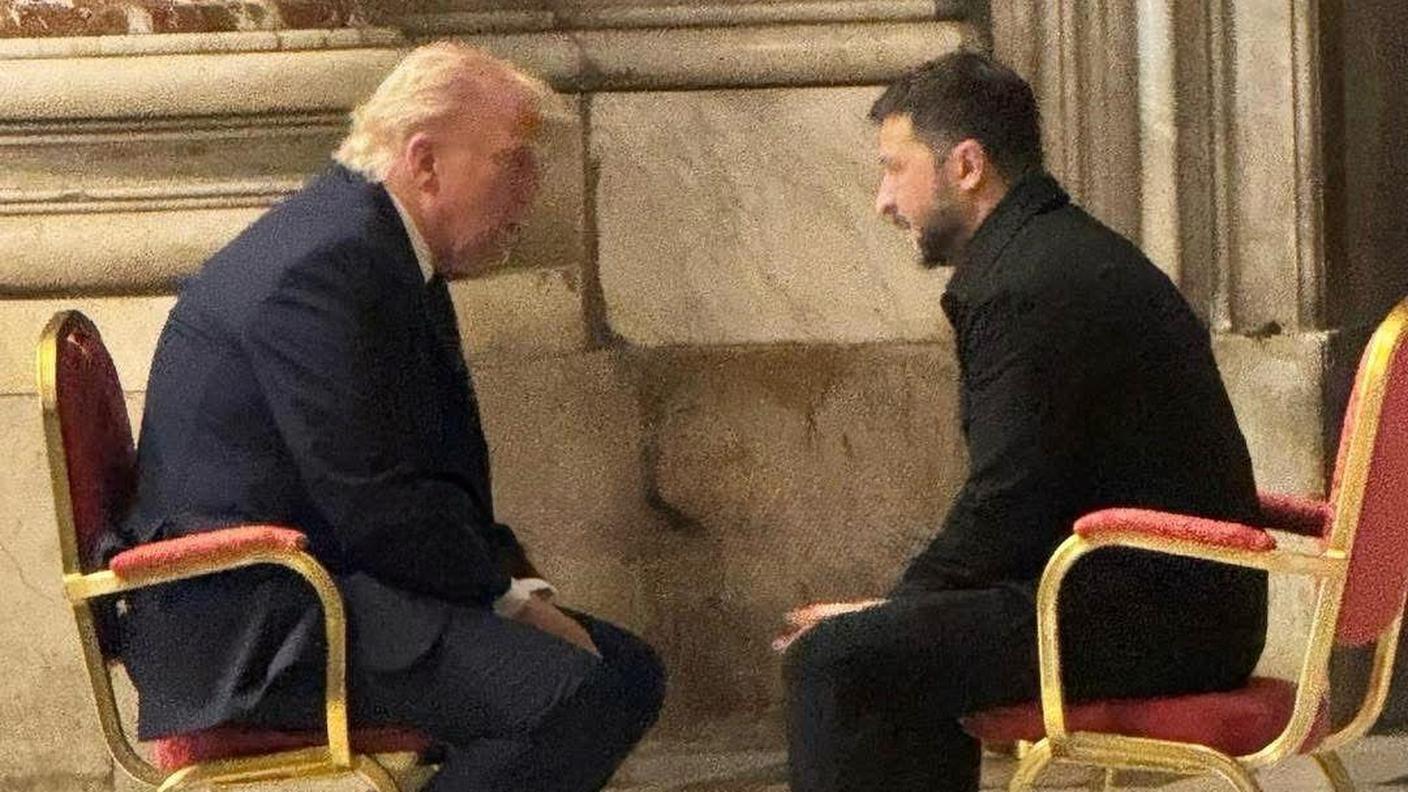 Un'immagine esclusiva dell'incontro tra Trump e Zelensky a Roma