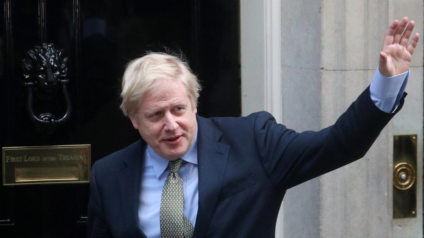Boris Johnson si gode il suo momento di gloria dopo il successo elettorale