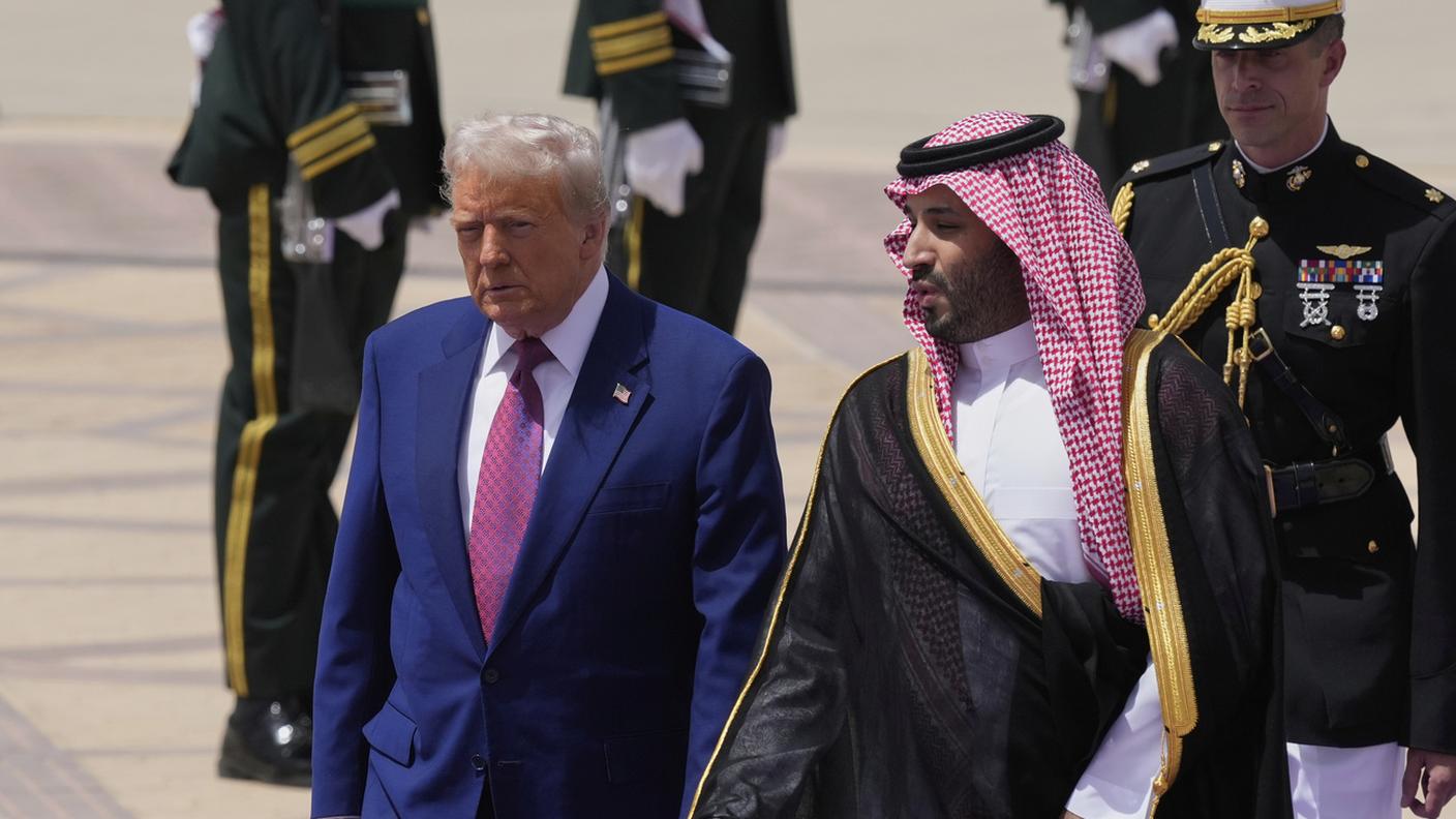 Accolto da Mohammed bin Salman al suo arrivo a Riad