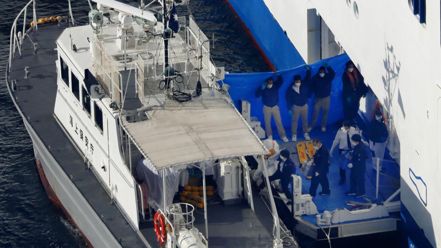 La guardia costiera giapponese alle prese con la Diamond Princess