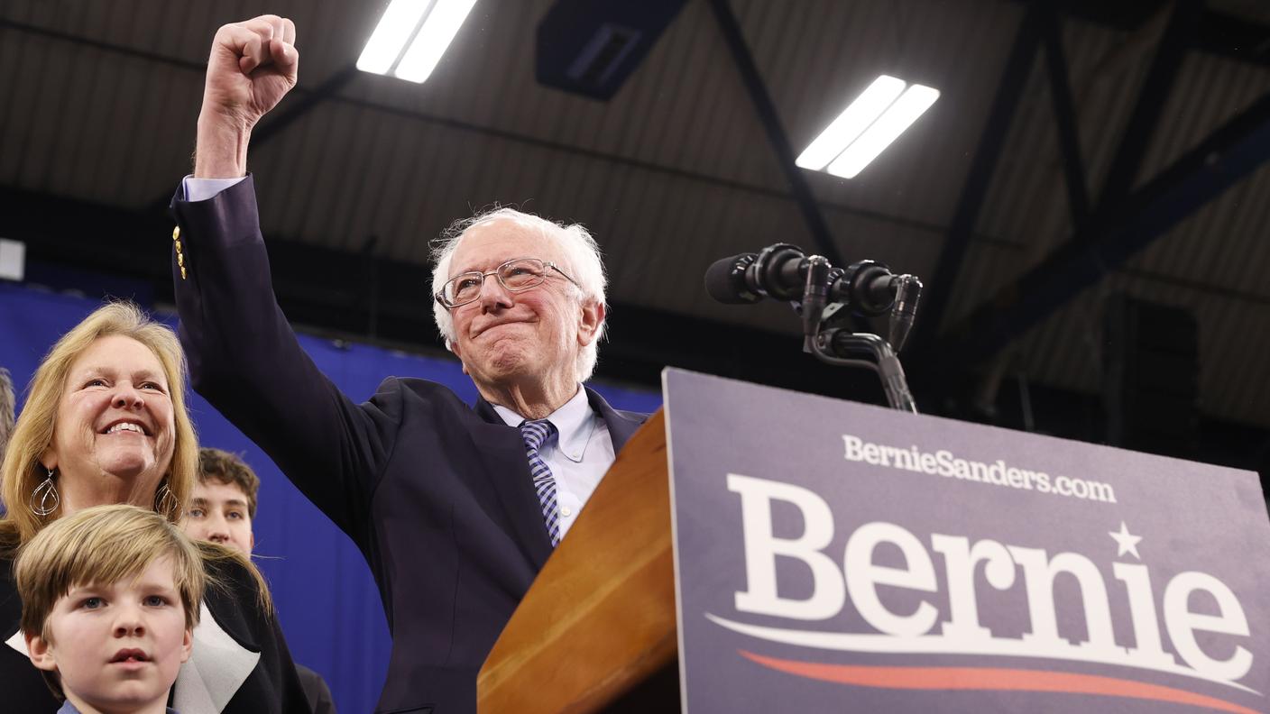 Bernie Sanders festeggia l'eccellente risultato conquistato martedì