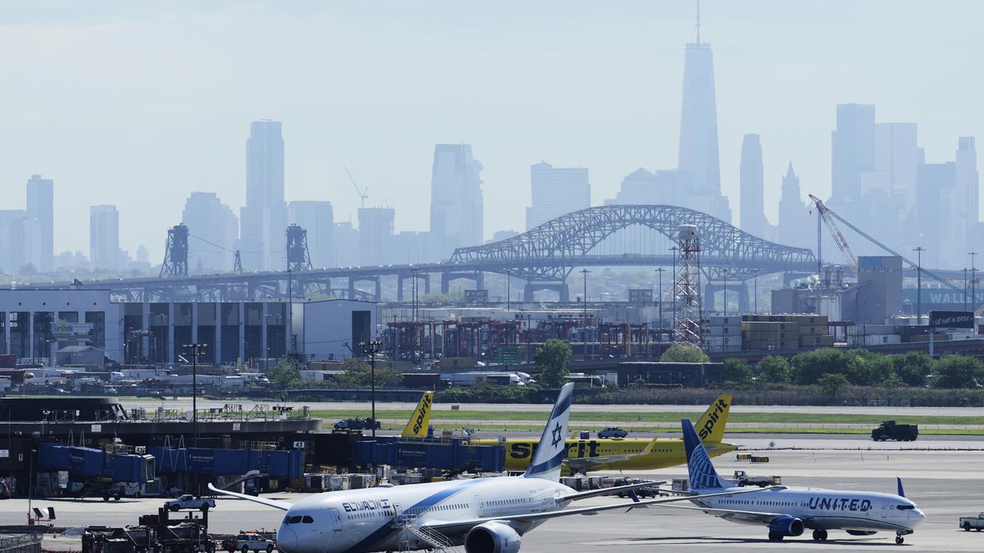Il Liberty International è di fatto il terzo aeroporto di New York: 400'000 voli e 50 milioni di passeggeri l'anno circa