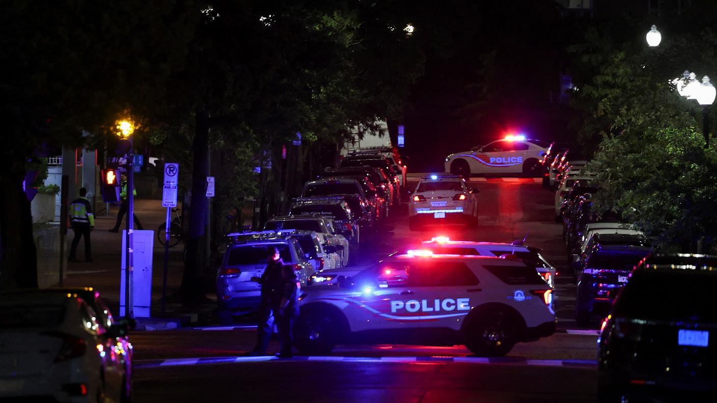 Le forze di polizia giunte sul posto dell'attacco ai funzionari israeliani