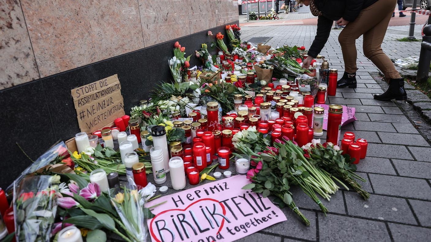 L'attentatore ha ucciso dieci persone, compresa la madre