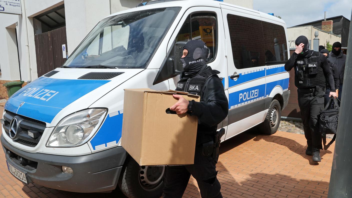 Al blitz, svoltosi in più Länder, hanno partecipato 220 agenti