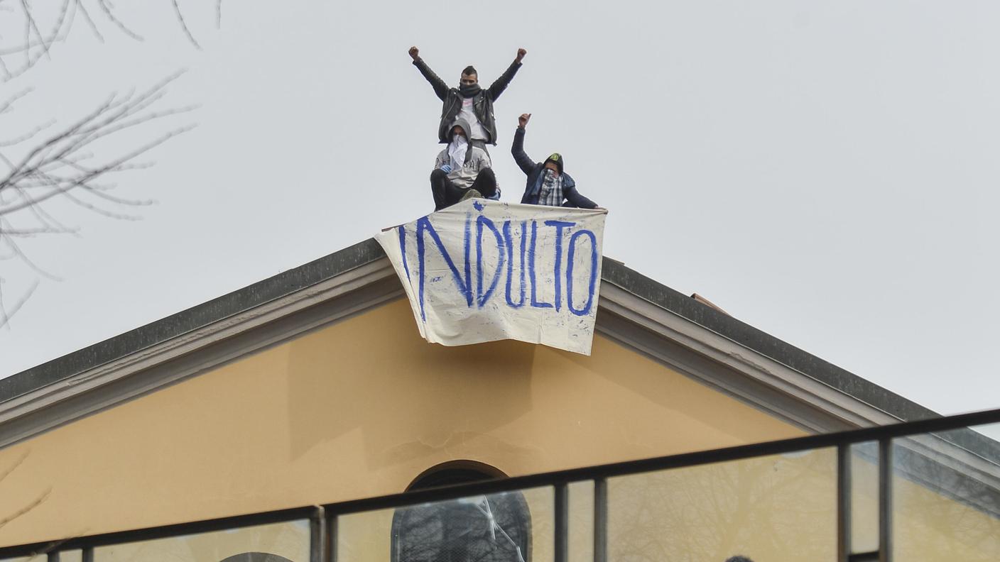 Dopo Modena, un'ampia rivolta è scattata a Foggia (foto)