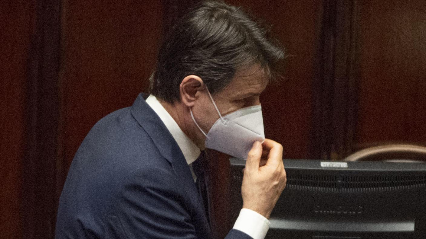 Giuseppe Conte con la mascherina a Montecitorio nei giorni scorsi