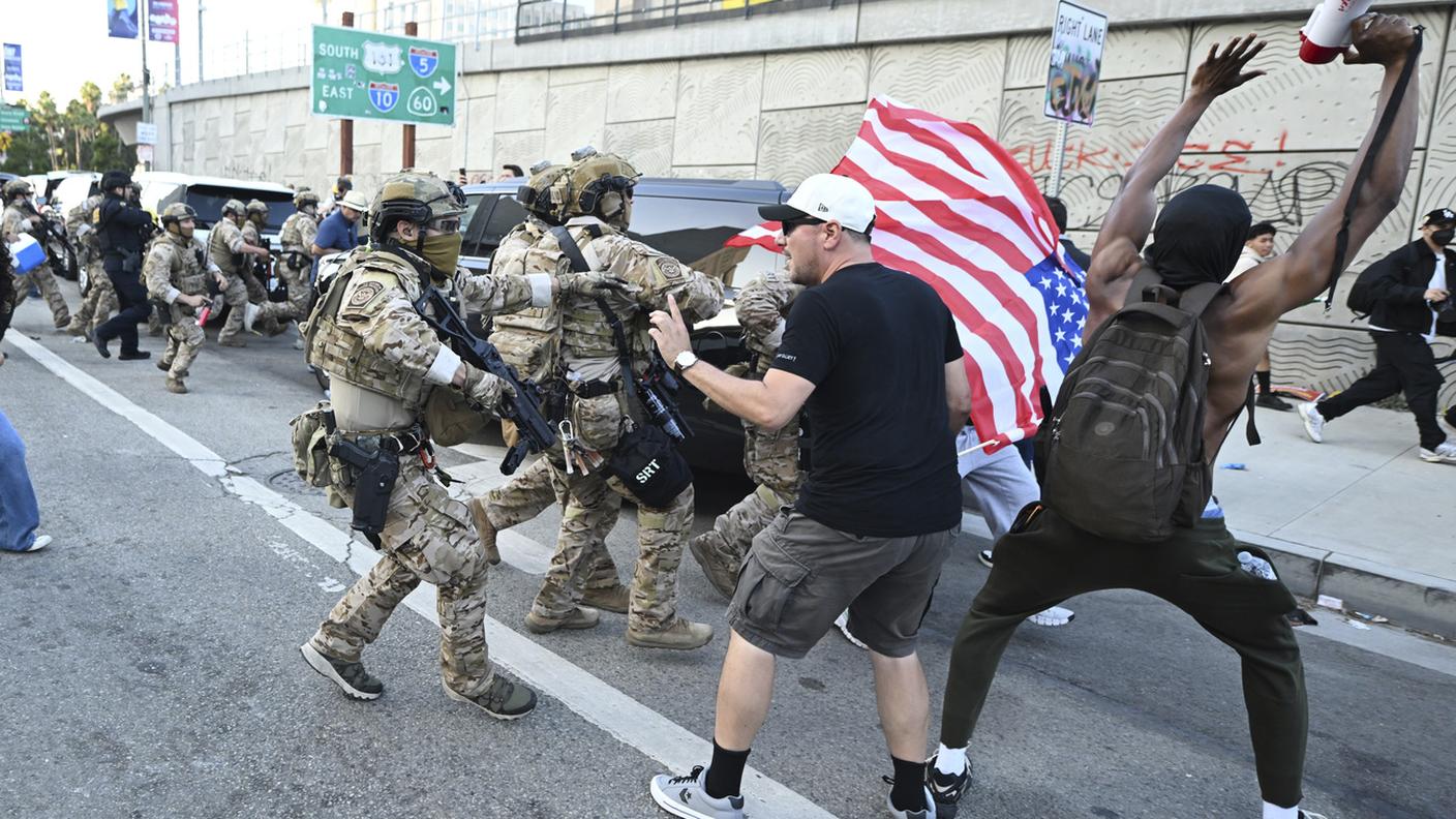 Dimostranti a Los Angeles
