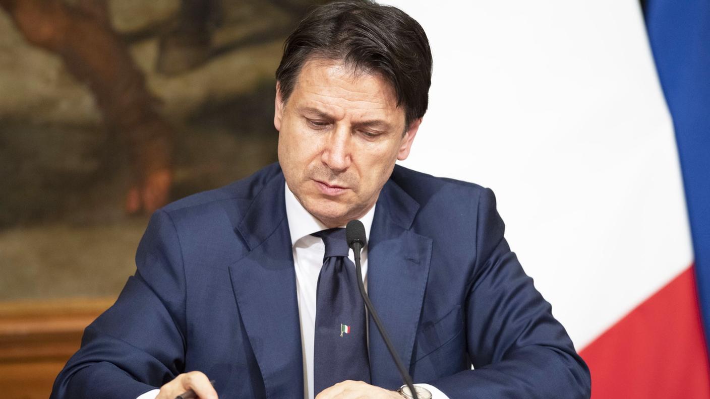 Giuseppe Conte: "C’è la disponibilità a concedere alle regioni di procedere alle riaperture con propri protocolli"