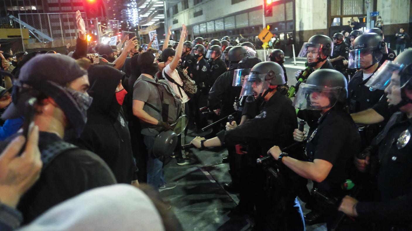 Gli scontri si sono verificati anche a Los Angeles