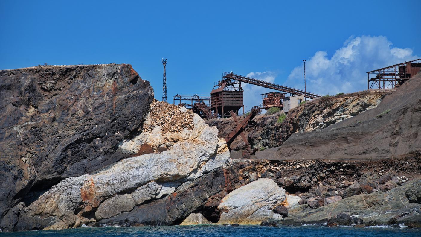 Una vecchia miniera di ferro abbandonata sull'isola d'Elba