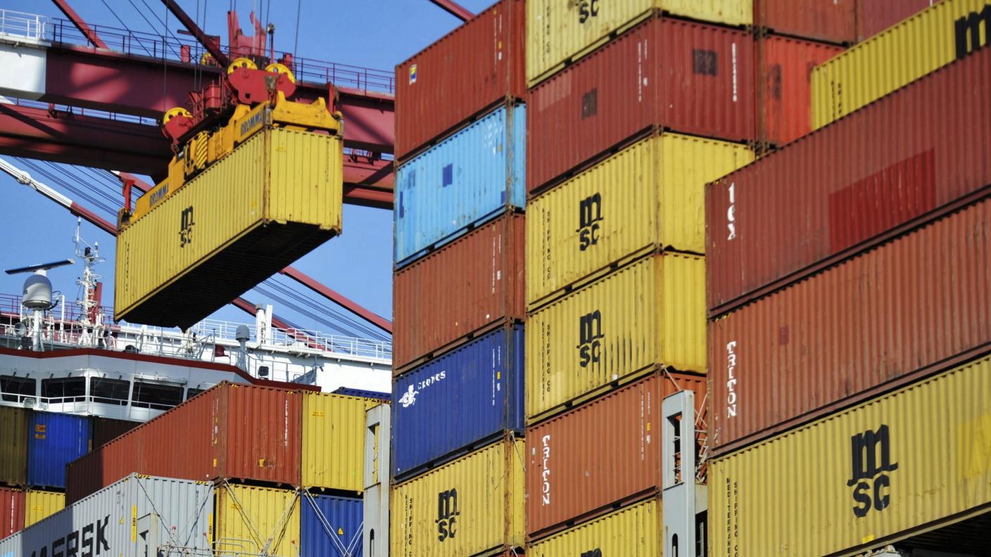 Container impilati, immagine d'archivio