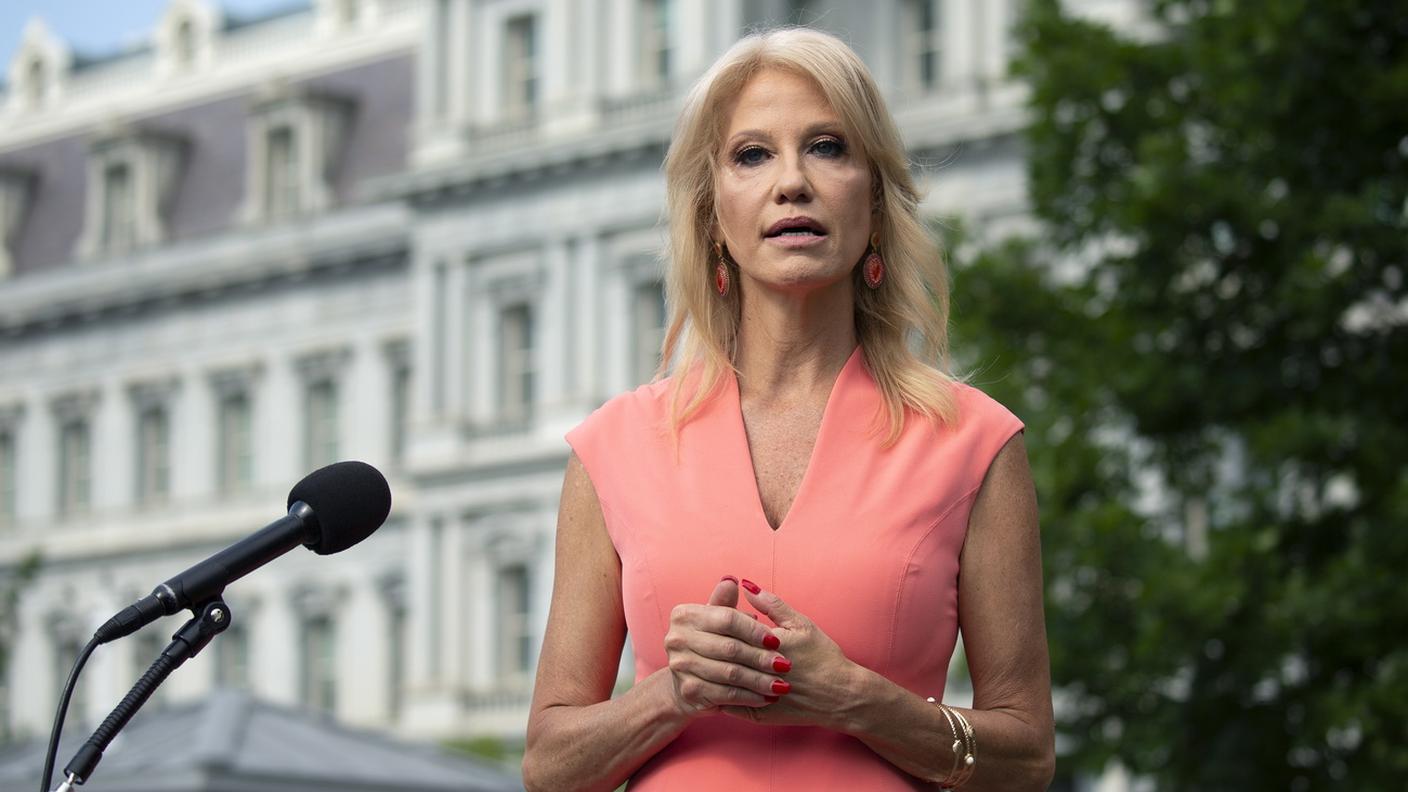 Kellyanne Conwaydi fronte alla Casa Bianca