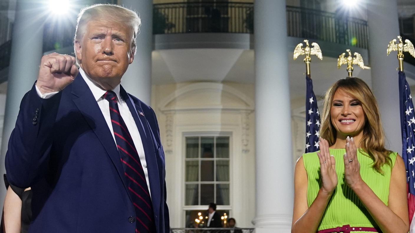 Donald Trump accetta la nomination repubblicana, applaudito dalla moglie Melania