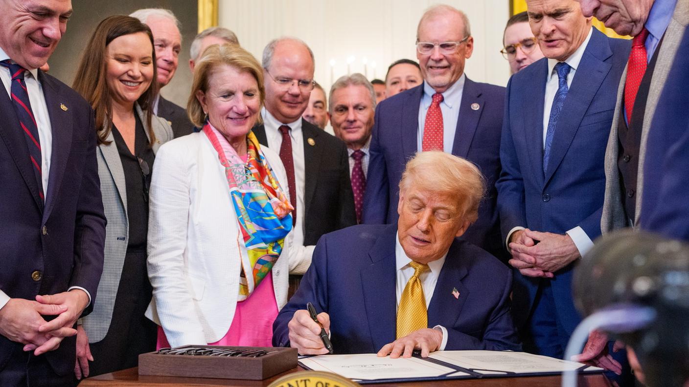 Trump circondato da familiari di vittime di overdose da Fentanyl