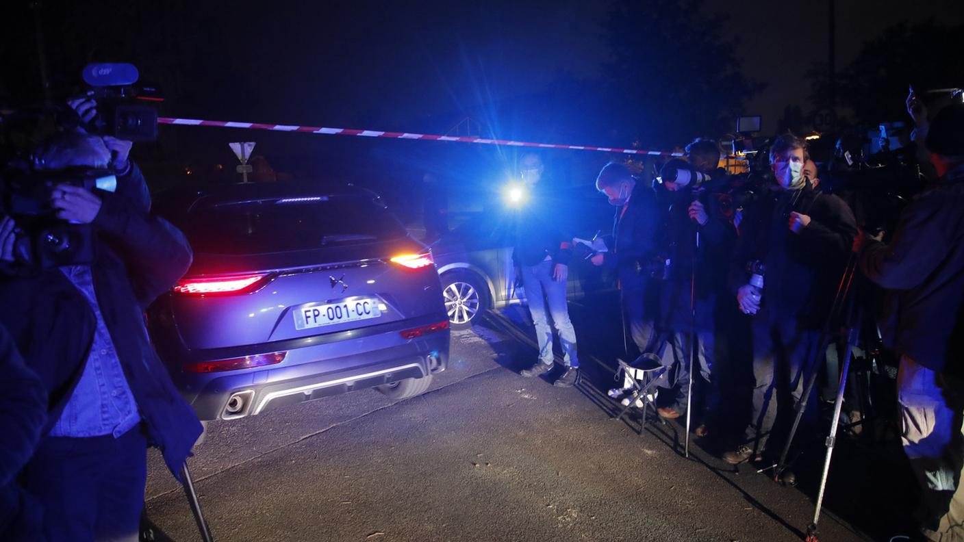Giornalisti sul luogo dell'assassinio