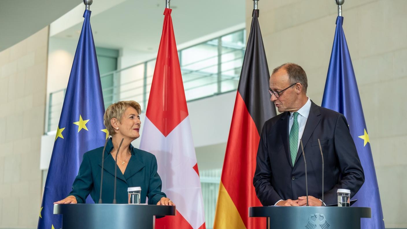 Sguardi di intesa tra Karin Keller-Sutter e Friedrich