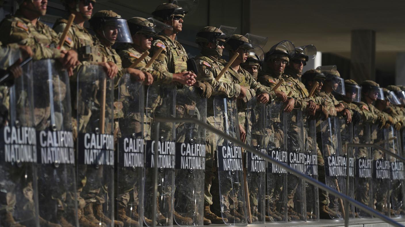 Agenti della guardia nazionale a Los Angeles