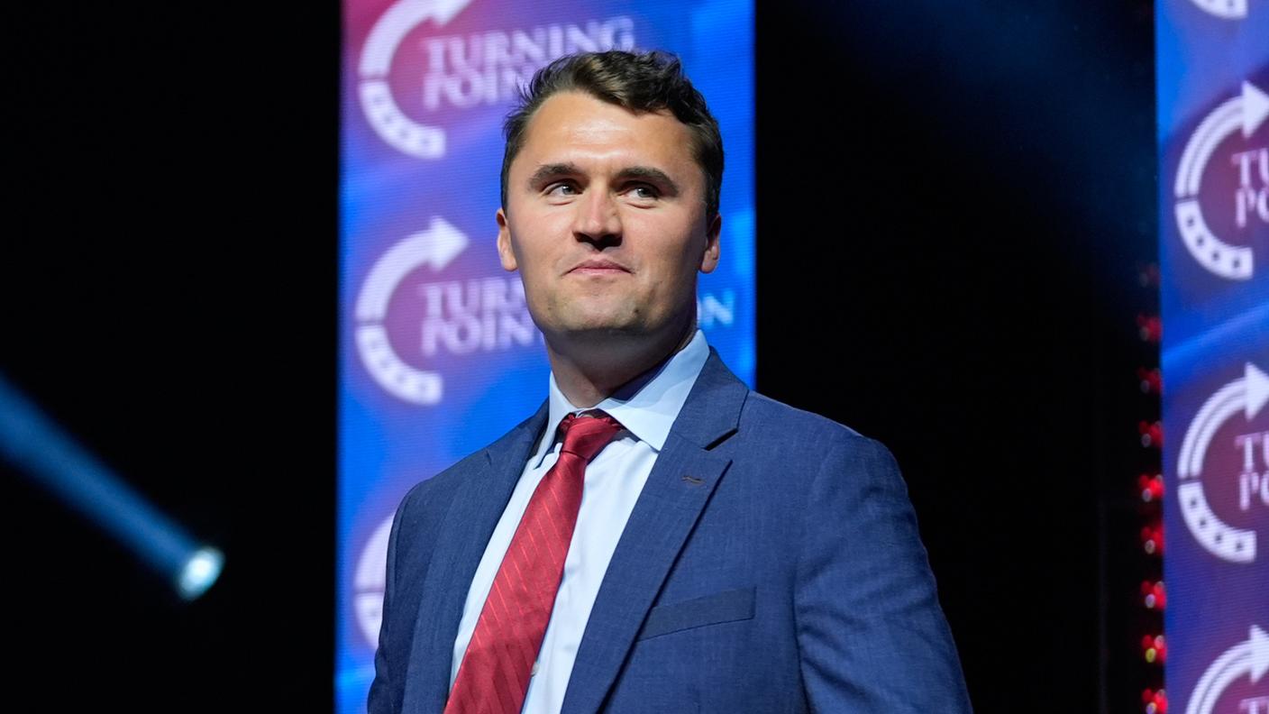 Un primo piano di Charlie Kirk