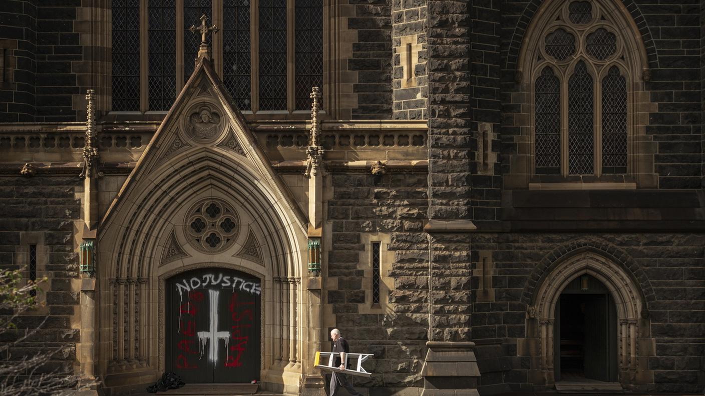 La cattedrale di Melbourne presa di mira per contestare l'assoluzione del cardinale George Pell