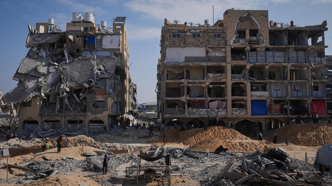 Palazzi distrutti dai bombardamenti israeliani, Striscia di Gaza meridionale