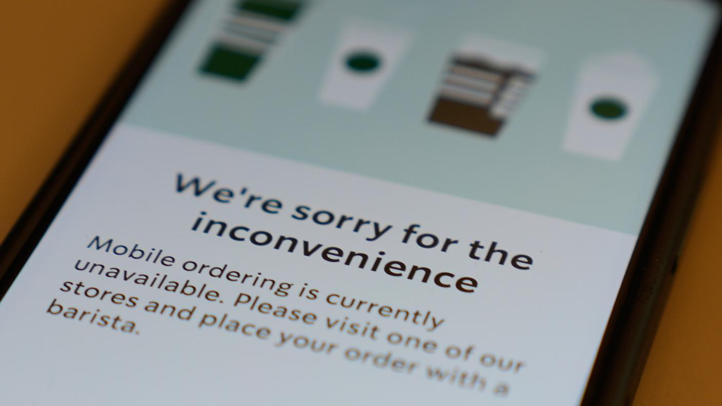 Un errore sull'app della catena di caffetterie Starbucks, pure colpita dalla panne